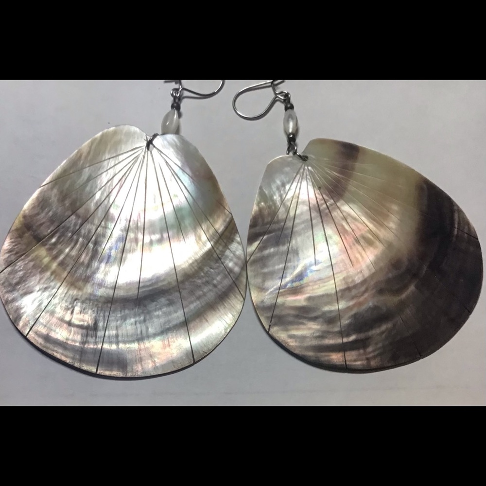 White - Handcrafted Seashell Earrings 60